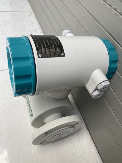 dong_ho_do_luu_luong_bun_dien_tu