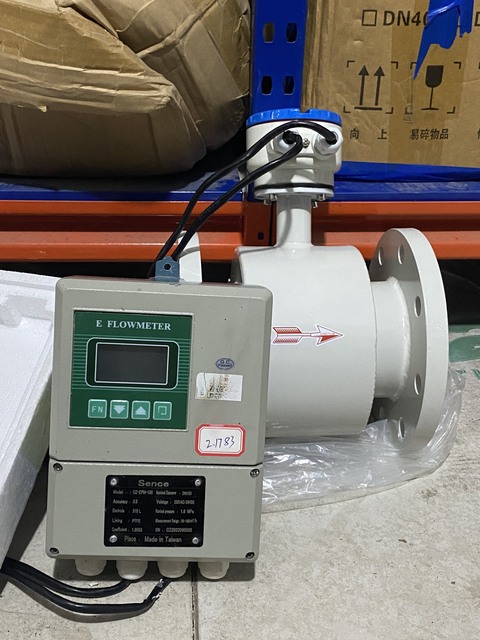 dong_ho_do_luu_luong_nuoc_dien_tu_sence_man_hinh_roi