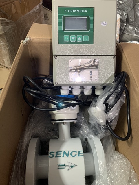 dong_ho_nuoc_dien_tu_sence_man_hinh_roi_1