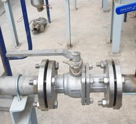 ung_dung_van_bi_tay_gat_inox