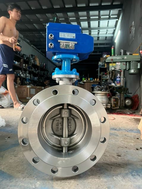 van_buom_inox_dieu_khien_dien_2