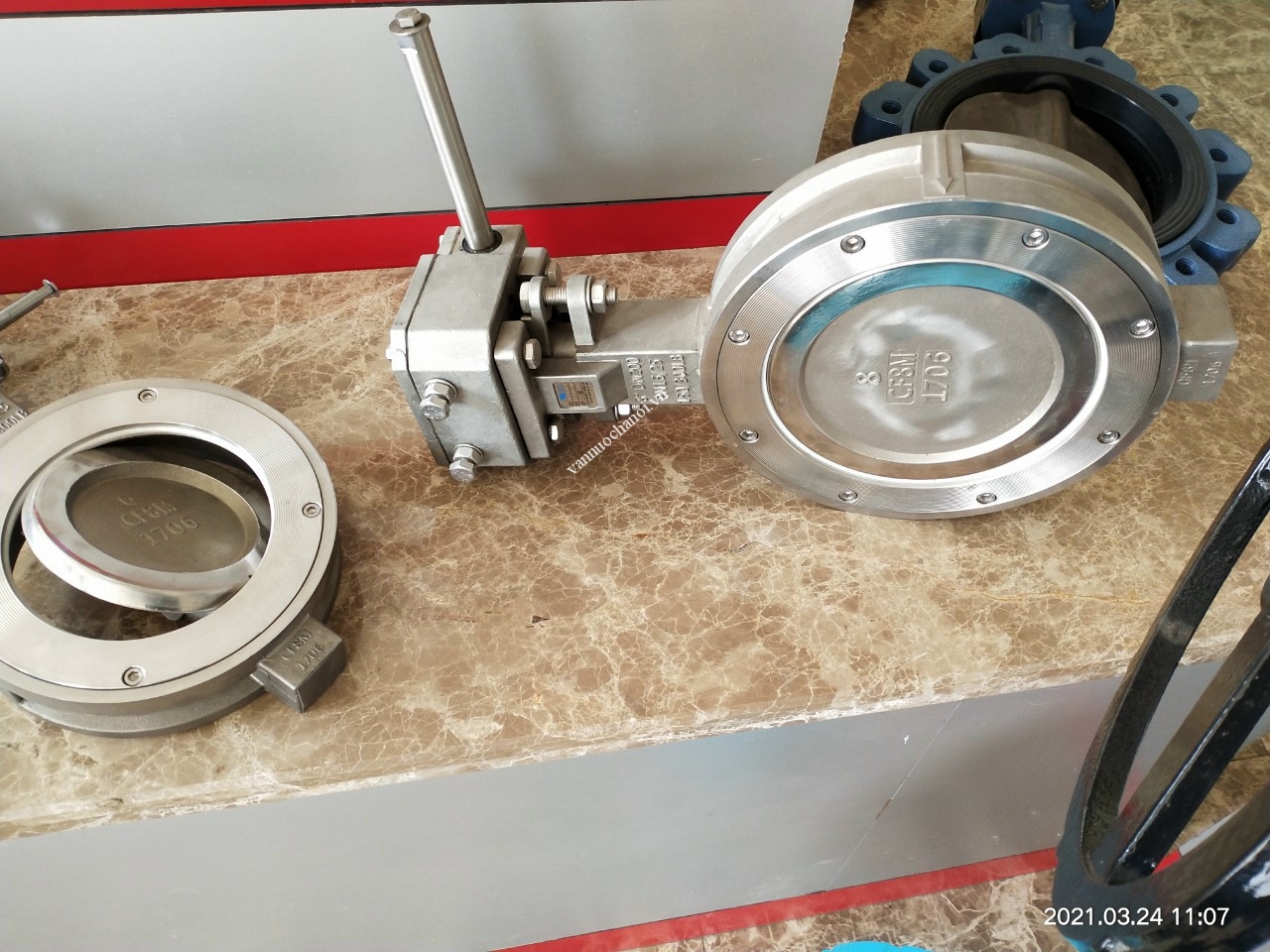 van_buom_inox_tay_quay2