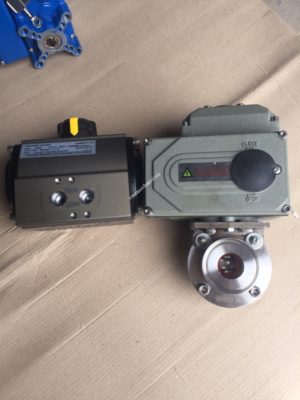 van_buom_inox_vi_sinh_dieu_khien_dien