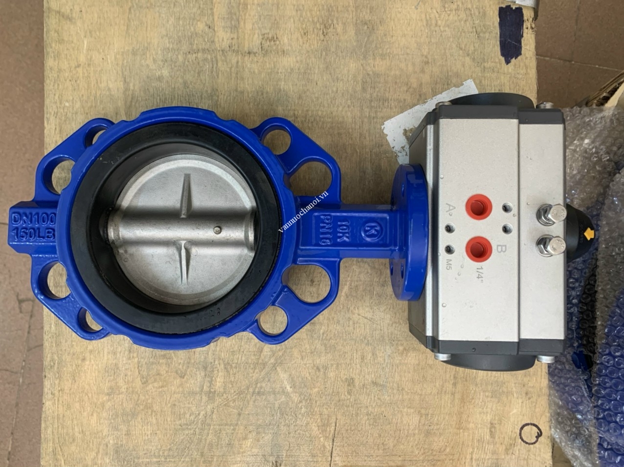 van_buom_dieu_khien_khi_nen_geko_dai_loan1