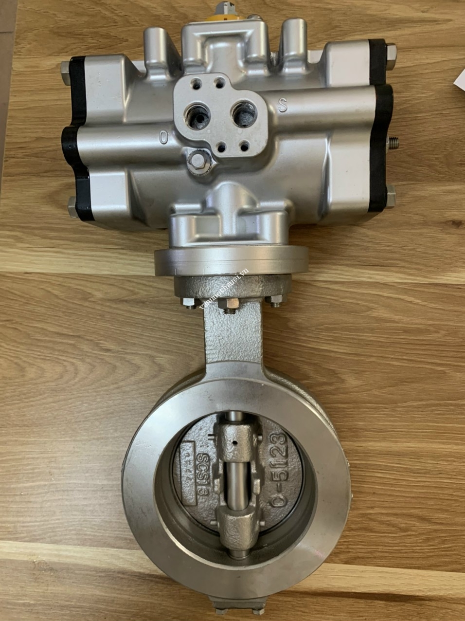 van_buom_thep_dieu_khien_khi_nen2