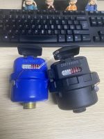 Đồng hồ nước chân đứng Sence